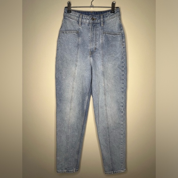 H&M Loose Fit High Rise Mom Jeans - Picture 3 of 10